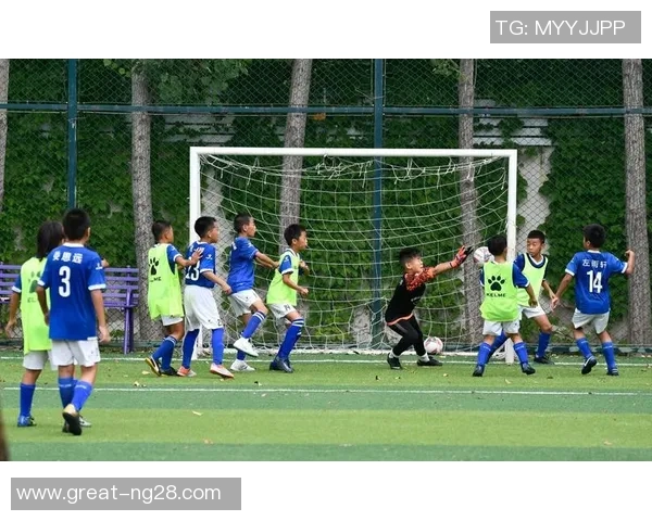 鲁本迪亚斯的足球之路：从青训到世界顶级后卫的蜕变与荣耀