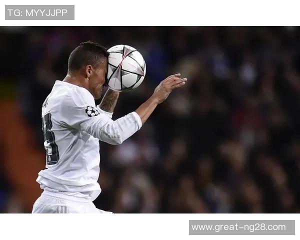 达尼洛：从足球场上的闪耀之星到生活中的多面手